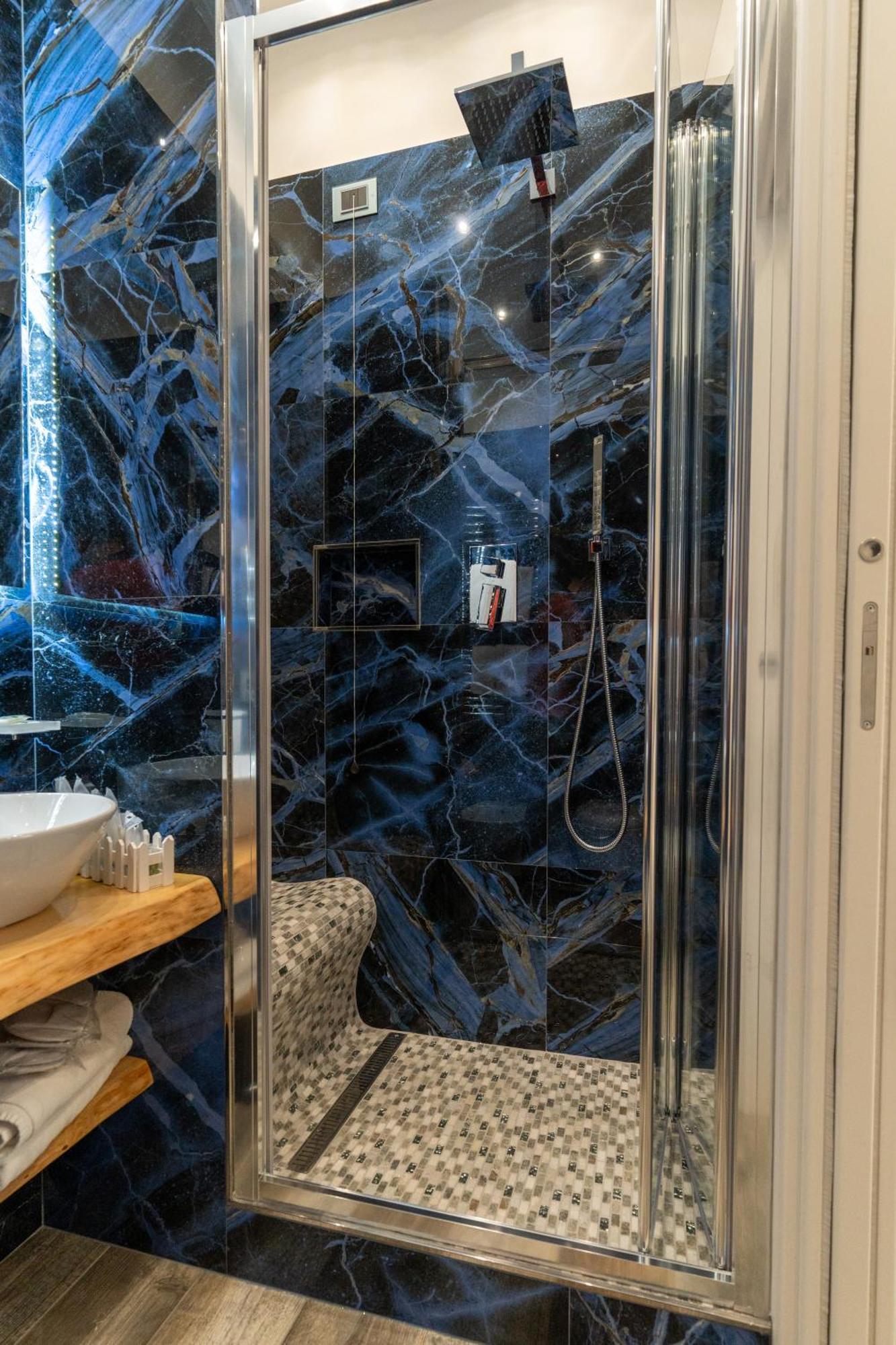 Suites Matteotti 57 Civitavecchia Exteriör bild